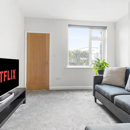 Lovely 2 Bedroom House - Free Parking - Accommodation Near Qmc Hospital & University Of Nottingham - Suitable For Short Stays & Long Stays Exterior photo