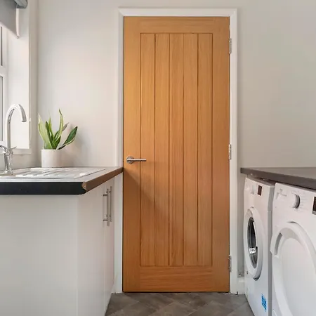 Lovely 2 Bedroom House - Free Parking - Accommodation Near Qmc Hospital & University Of Nottingham - Suitable For Short Stays & Long Stays Exterior photo