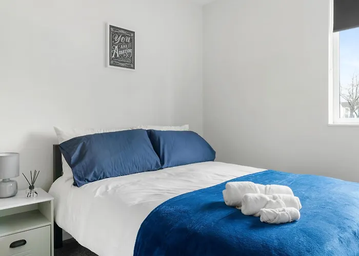 Lovely 2 Bedroom House - Free Parking - Accommodation Near Qmc Hospital & University Of Nottingham - Suitable For Short Stays & Long Stays