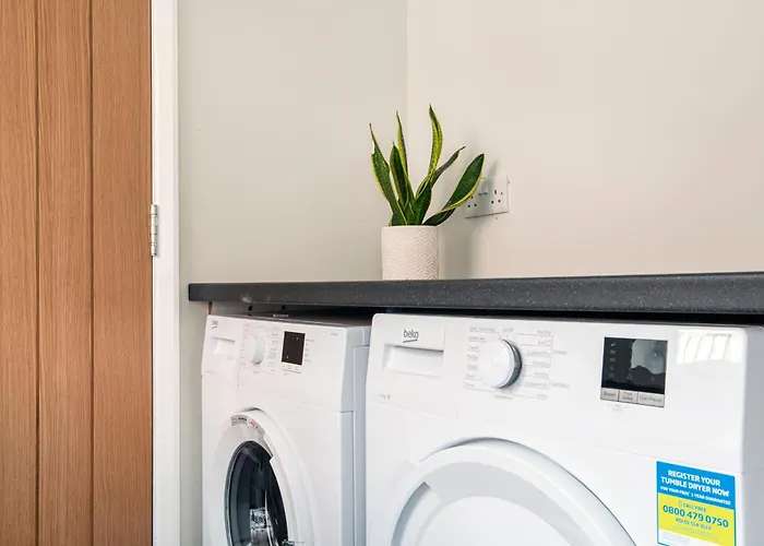 Lovely 2 Bedroom House - Free Parking - Accommodation Near Qmc Hospital & University Of Nottingham - Suitable For Short Stays & Long Stays