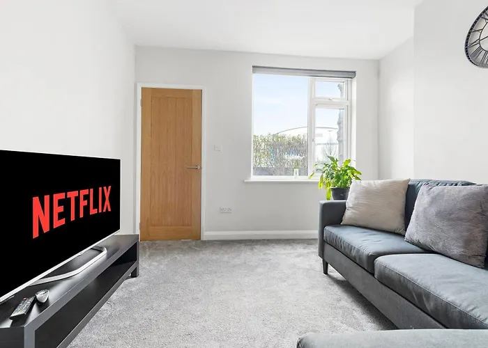 Lovely 2 Bedroom House - Free Parking - Accommodation Near Qmc Hospital & University Of Nottingham - Suitable For Short Stays & Long Stays