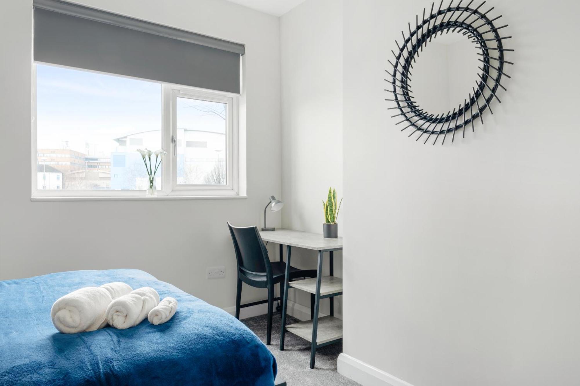 Holiday home Lovely 2 Bedroom House - Free Parking - Near Qmc Hospital & Of - Suitable For Short & Long