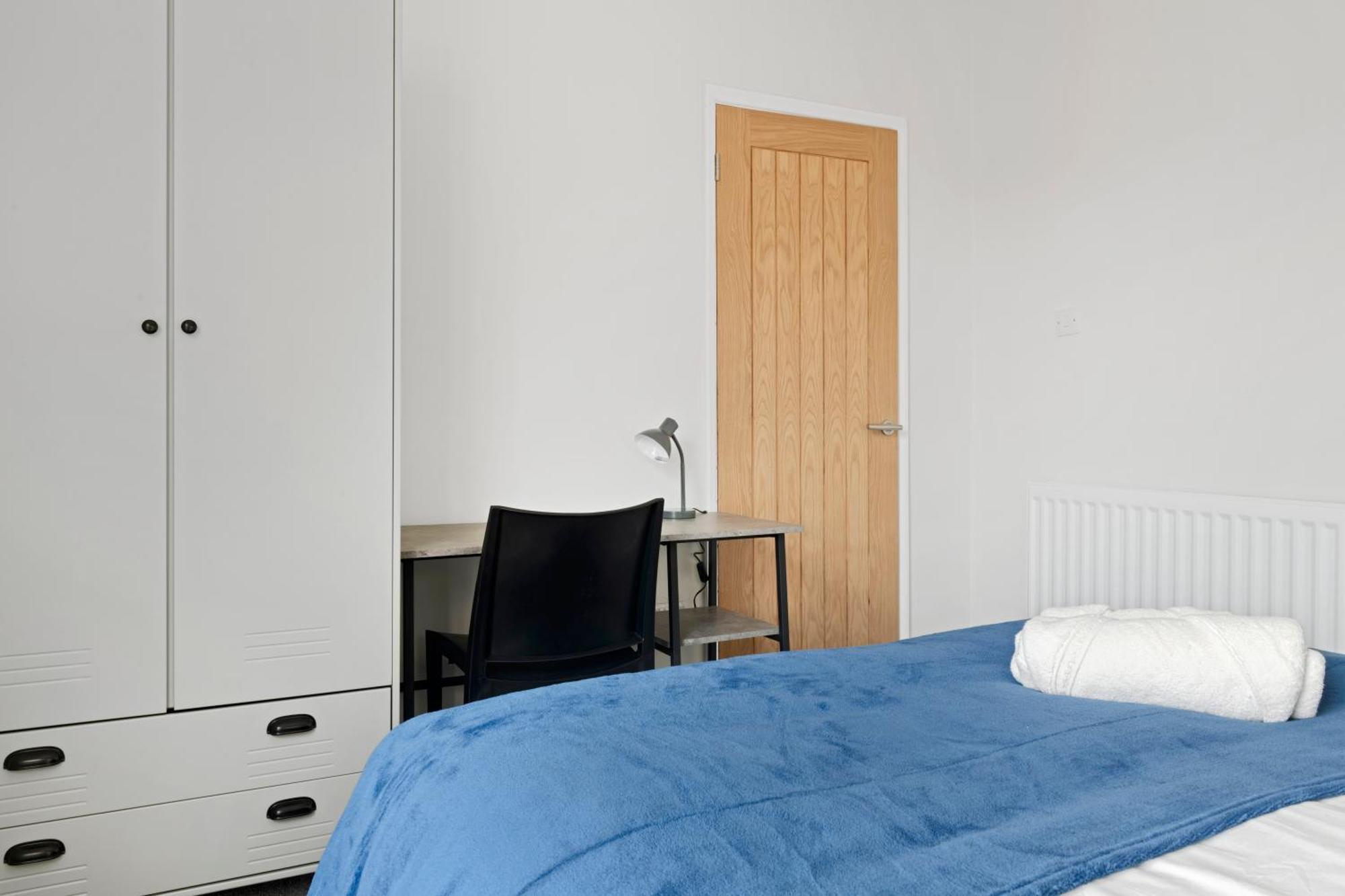Lovely 2 Bedroom House - Free Parking - Near Qmc Hospital & Of - Suitable For Short & Long *