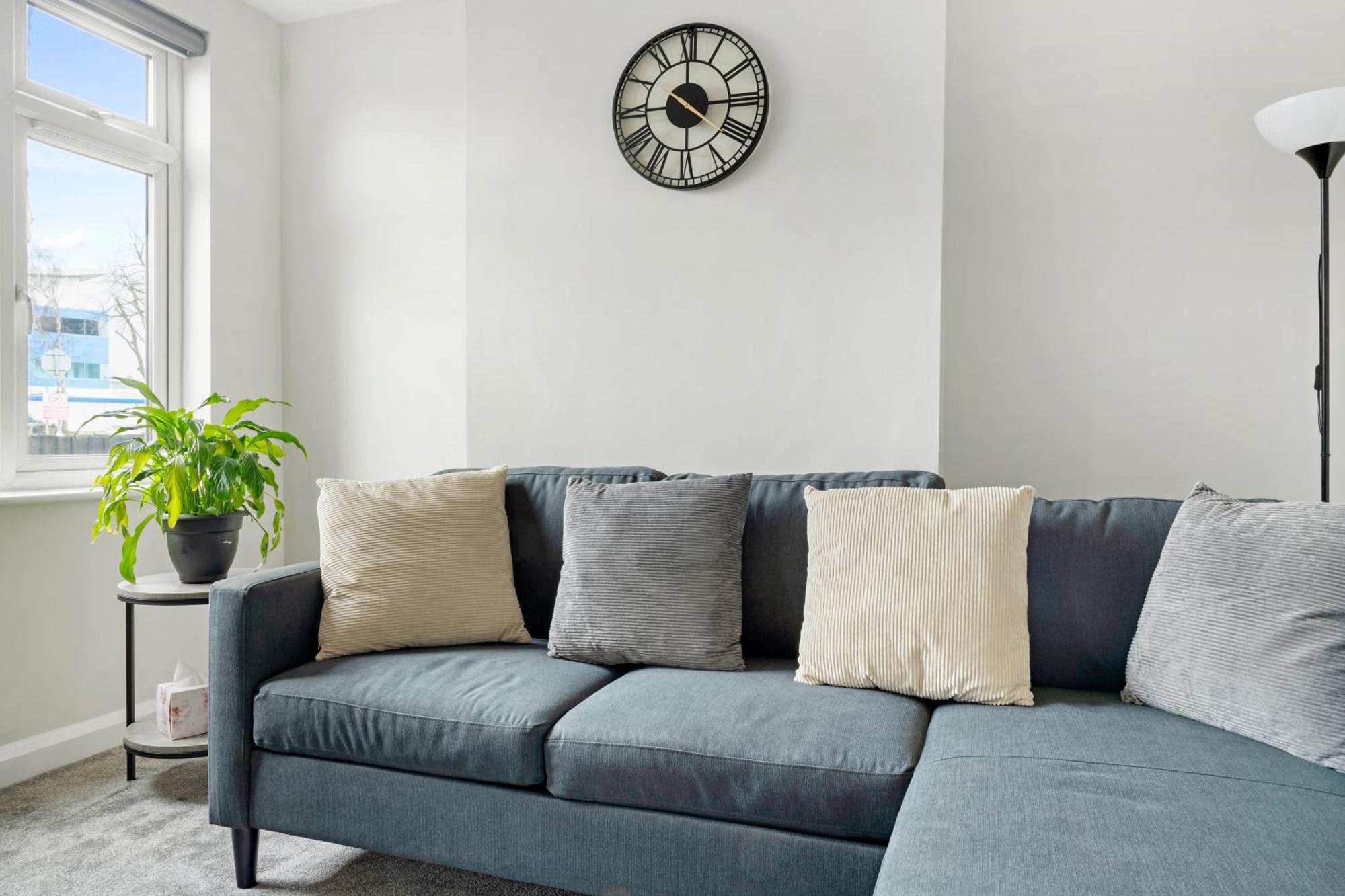 Lovely 2 Bedroom House - Free Parking - Near Qmc Hospital & Of - Suitable For Short & Long *