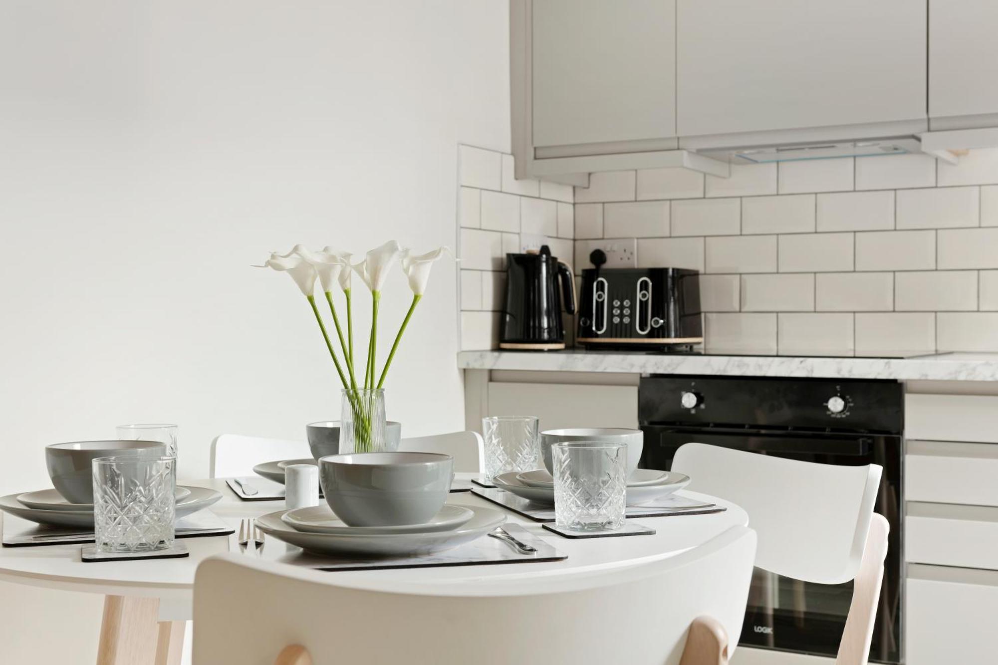 Lovely 2 Bedroom House - Free Parking - Near Qmc Hospital & Of - Suitable For Short & Long Ferienhaus